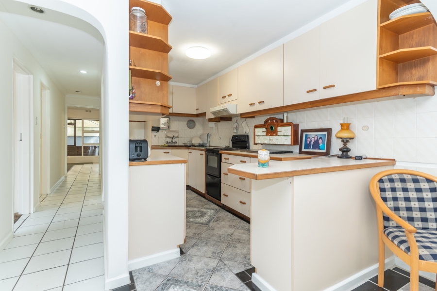 6 Bedroom Property for Sale in Kommetjie Western Cape